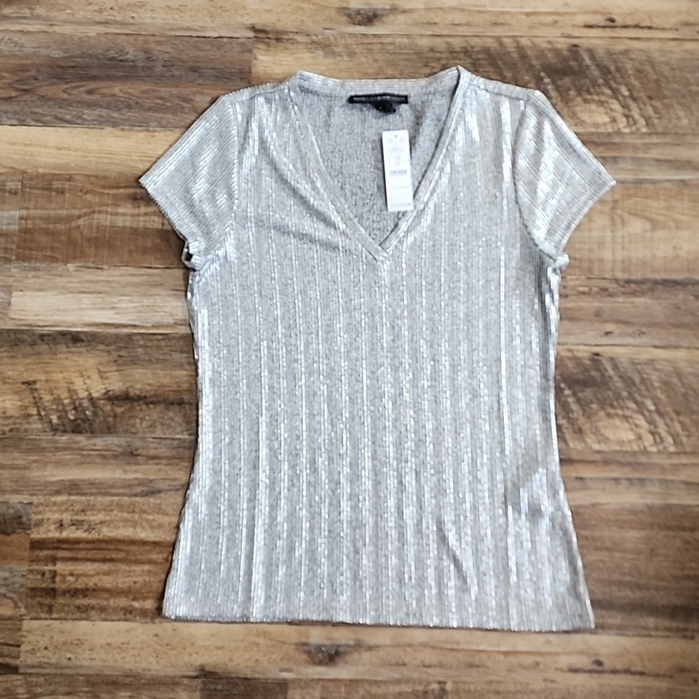 NWT White House Black Market Short Sleeve V Neck Foil Tee Sz Small